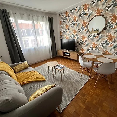 Apartment Centre *